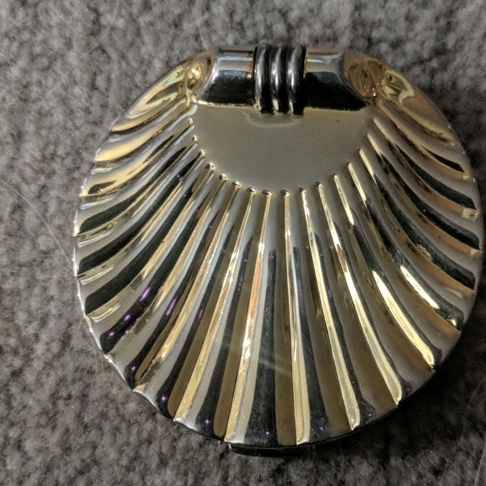 Shell compact